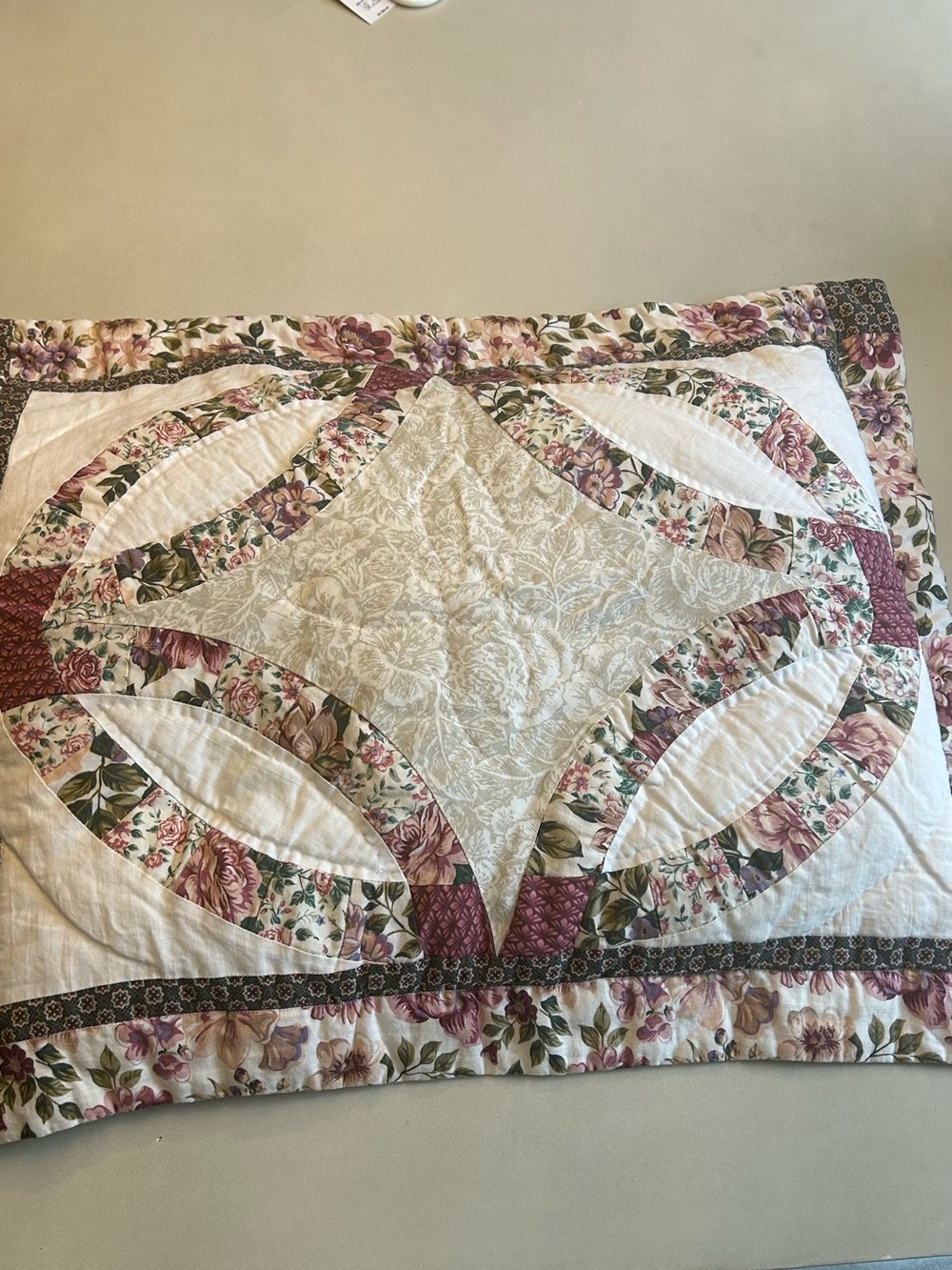 Vintage Double Wedding Ring Quilted Pillow Sham Floral Cottagecore Mauve/Cream - Picture 5 of 6